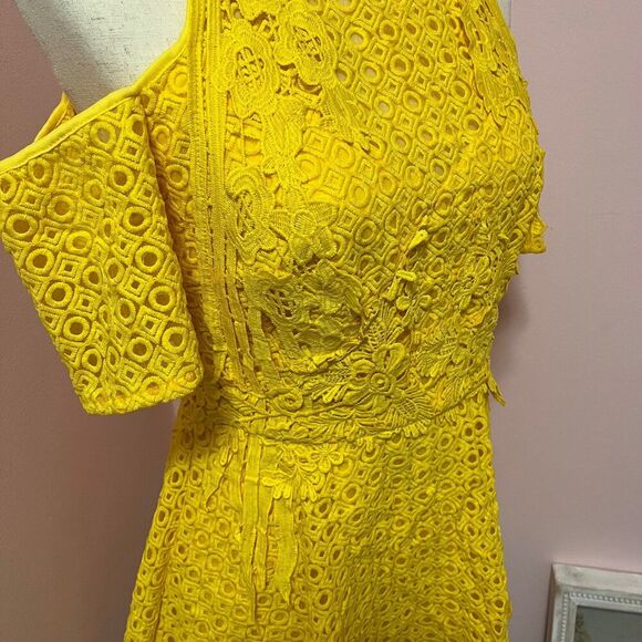Boohoo Cold Shoulder High Neck Yellow Lace Dress Size 8 - Picture 5 of 6